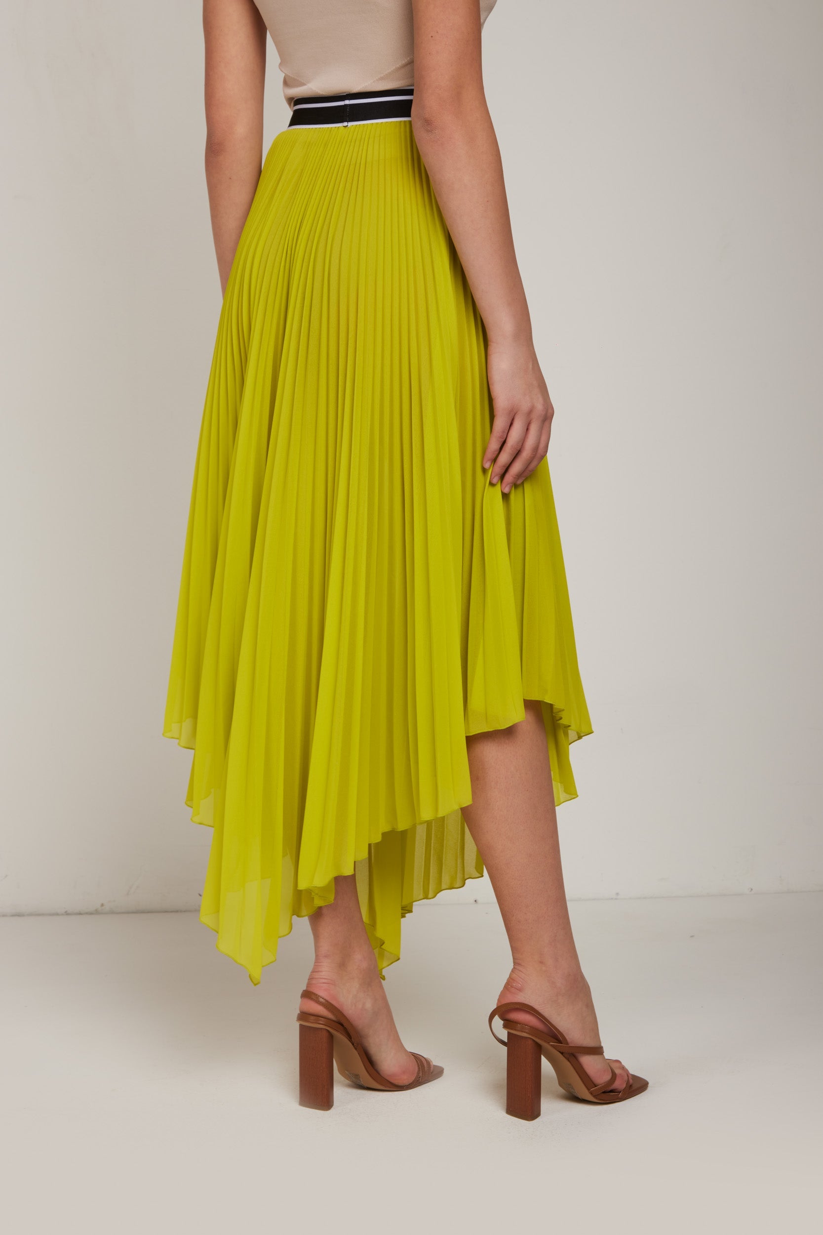 Pale yellow outlet pleated skirt